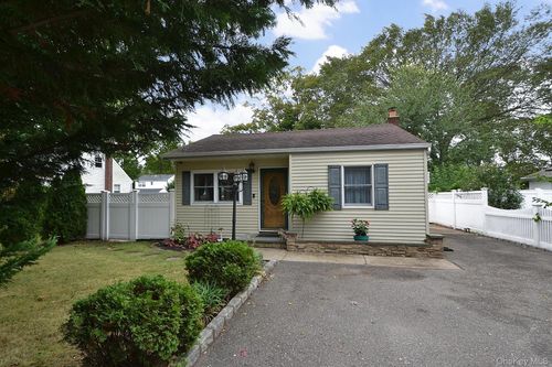830 Hawkins Ave, Lake Grove, NY, 11755-3218 | Card Image