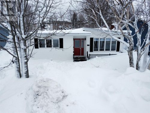 31 Neptune Rd, St. John's, NL, A1B1H4 | Card Image