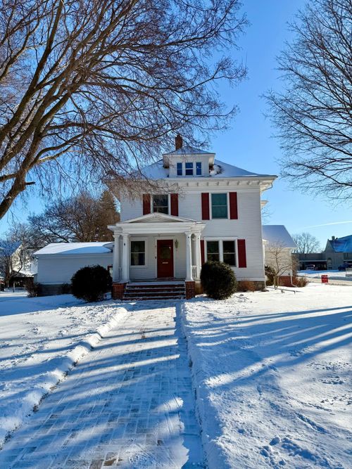 411 Albion Ave, Fairmont, MN, 56031-2107 | Card Image