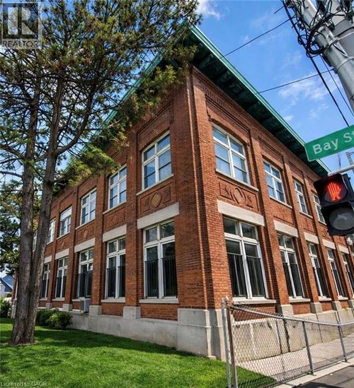 100-a-231 Bay St N, Hamilton, ON, L8R2R1 | Card Image