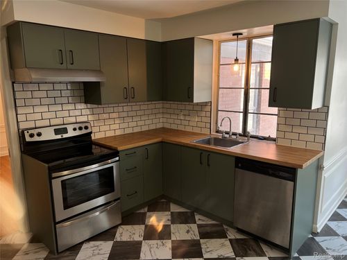 16524 Huntington Rd, Detroit, MI, 48219-4072 | Card Image