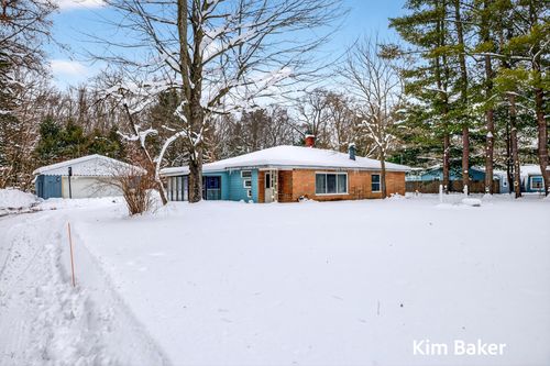 2910 Marquette Ave, Muskegon, MI, 49442-2632 | Card Image