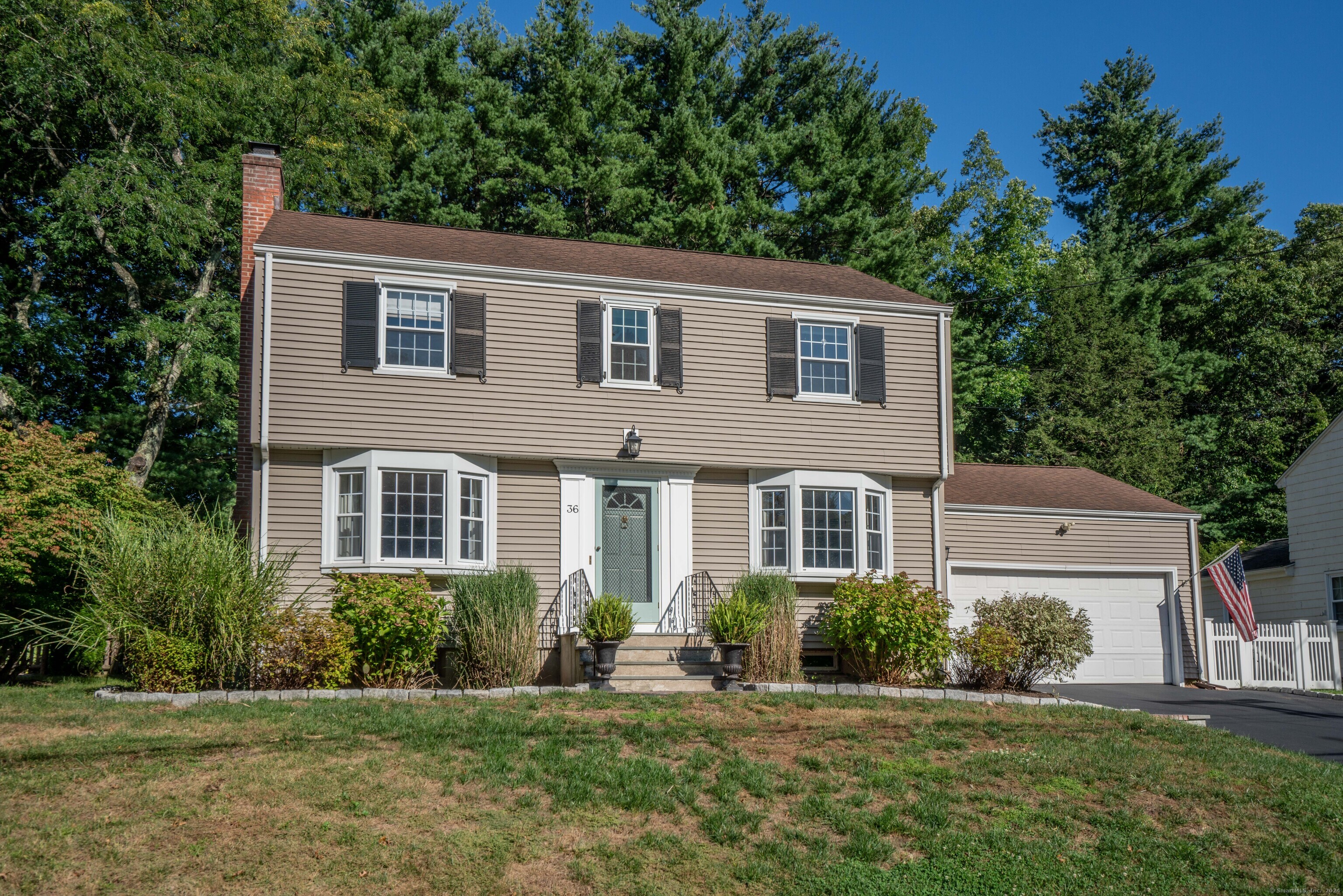 Walton Dr, West Hartford, CT 06107
