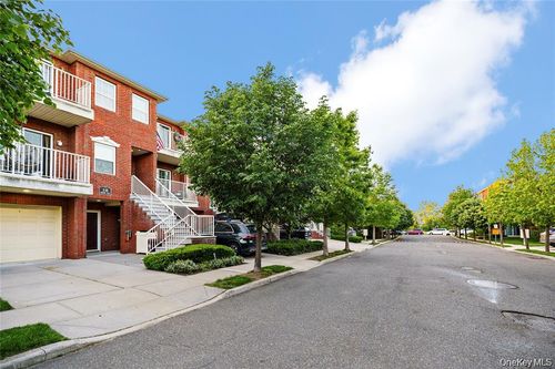 43-319 Endeavor Place, New York, NY, 11356 | Card Image