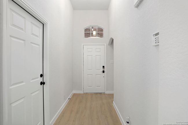 9814 Shawnee Blf, House other with 4 bedrooms, 2 bathrooms and null parking in Converse TX | Image 4