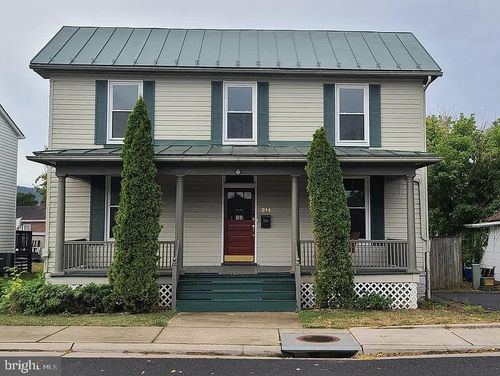 214 E Queen St, STRASBURG, VA, 22657-2241 | Card Image