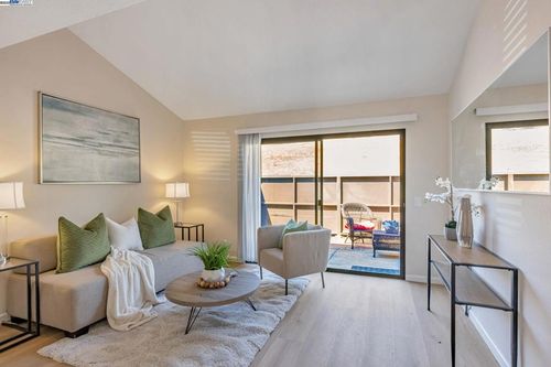 249 Entrada Plz, Union City, CA, 94587-3749 | Card Image