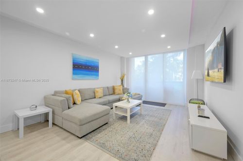 apt-124-19370 Collins Ave, Sunny Isles Beach, FL, 33160-2247 | Card Image