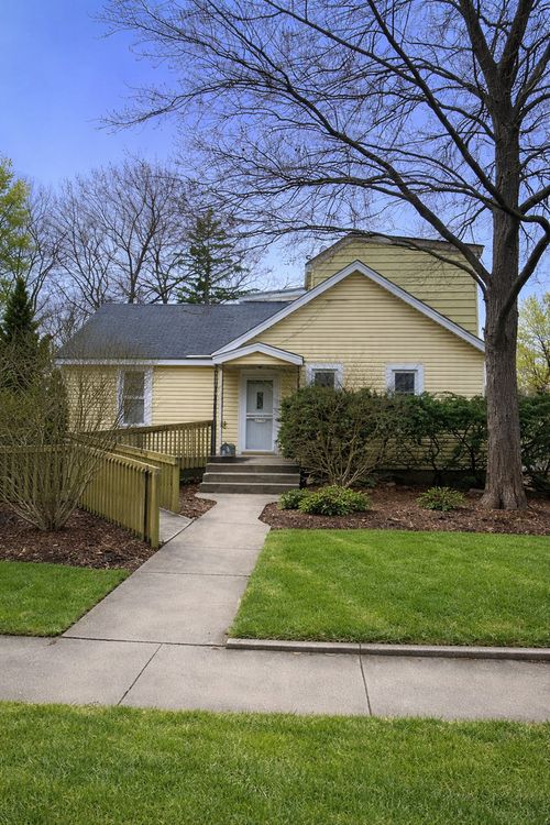 818 Bach St, Northbrook, IL, 60062-3445 | Card Image