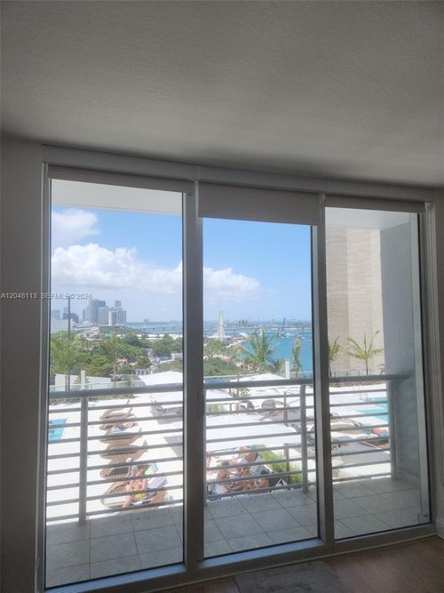 1420-325 S Biscayne Blvd, Miami, FL, 33131-2384 | Card Image