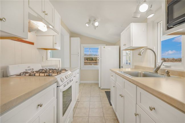 7 Shawmut St, House other with 3 bedrooms, 2 bathrooms and 5 parking in Fairhaven MA | Image 9