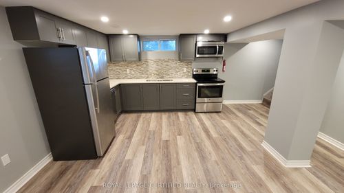 2-892 Fennell Ave E, Hamilton, ON, L8V1W4 | Card Image
