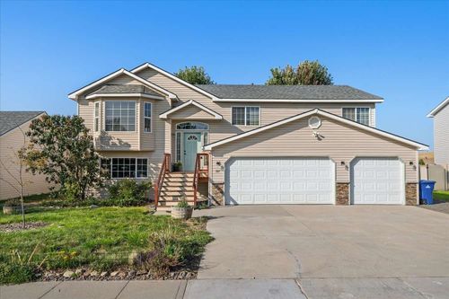 327 Beverly Ave, Medical Lake, WA, 99022-8930 | Card Image