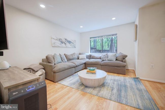 2319 Emerald Heights Ct, Townhouse with 3 bedrooms, 3 bathrooms and null parking in RESTON VA | Image 4