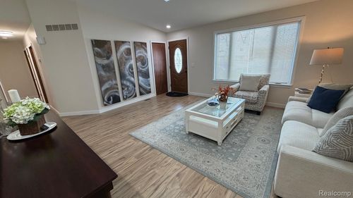 3639 Loch Dr, Highland, MI, 48357-2601 | Card Image