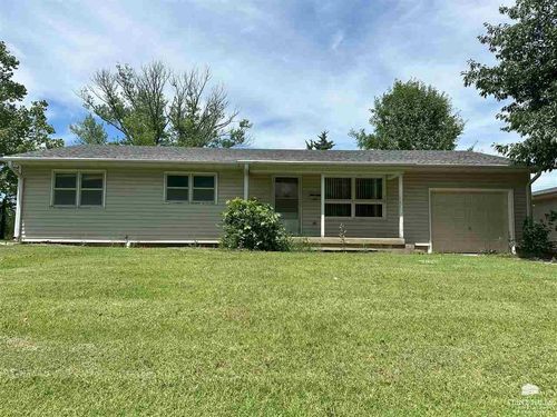 613 Woodland Dr, Washington, KS, 66968-1727 | Card Image