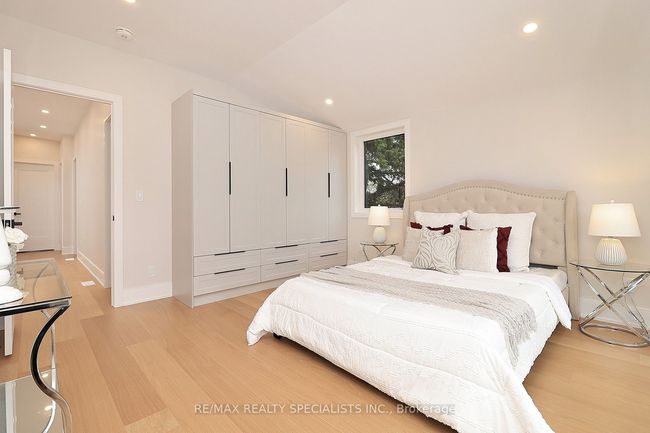 1048 Roosevelt Rd, House attached with 5 bedrooms, 6 bathrooms and 2 parking in Mississauga ON | Image 23