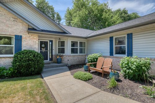 494 Quinlan Court, Pewaukee, WI, 53072 | Card Image