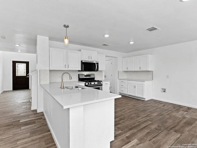 221 Peppergrass Cv, House other with 4 bedrooms, 3 bathrooms and null parking in Kyle TX | Image 7