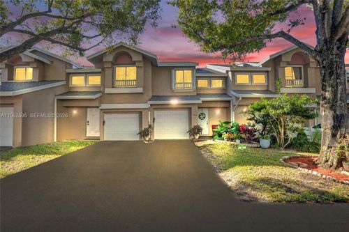 2260 Discovery Cir W, Deerfield Beach, FL, 33442-1037 | Card Image
