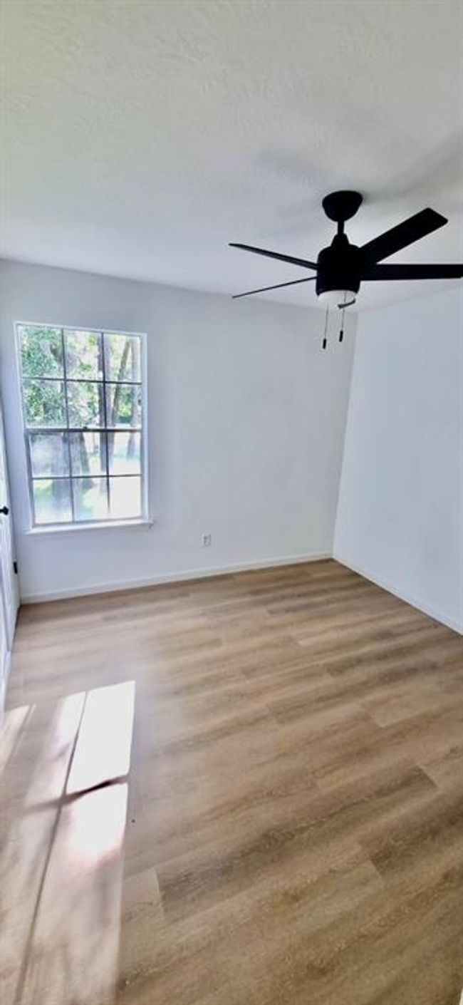 Secondary Bedroom 2 with beautiful view | Image 28