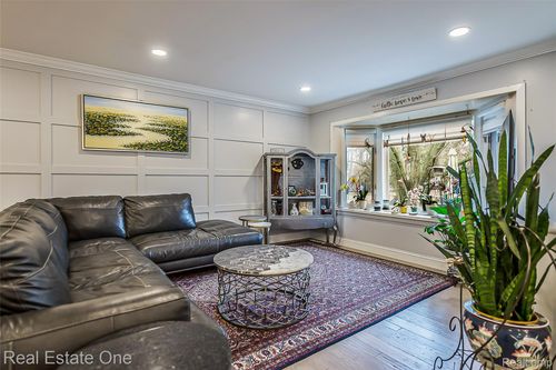 19187 Sunset St, Livonia, MI, 48152-1740 | Card Image