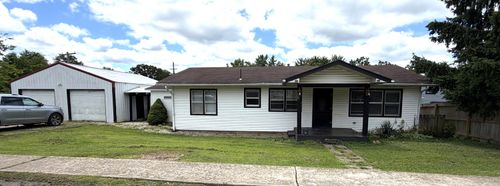 221 E 3rd St, Mountain View, MO, 65548-8321 | Card Image