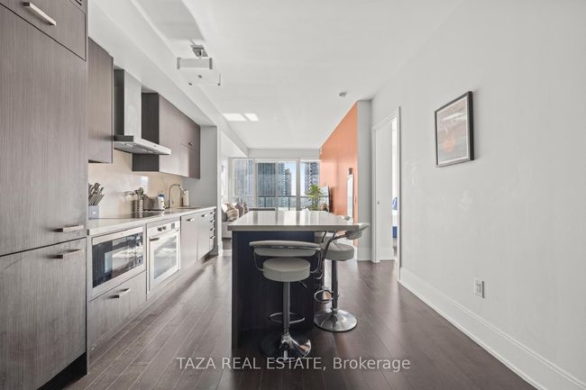 1231 - 560 Front St W, Condo with 3 bedrooms, 2 bathrooms and 1 parking in Toronto ON | Image 19