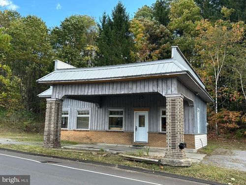 107 E Sycamore St, SNOW SHOE, PA, 16874-8630 | Card Image