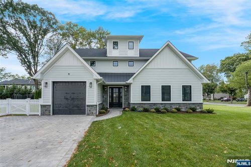 209 Cornwall Rd, Glen Rock, NJ, 07452-3518 | Card Image