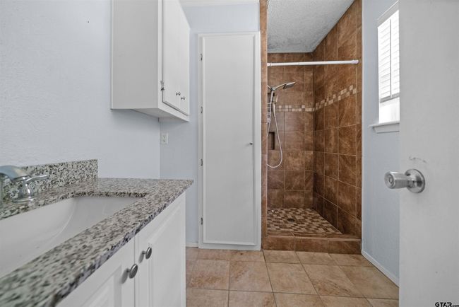 17607 Kristopher Cir, House other with 3 bedrooms, 2 bathrooms and null parking in Whitehouse TX | Image 12