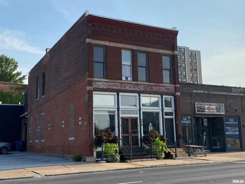 526 W 2nd St, Davenport, IA, 52801-1188 | Card Image