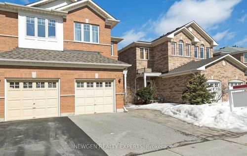 20 Rochefort Dr, North York, ON, M3C3Z3 | Card Image