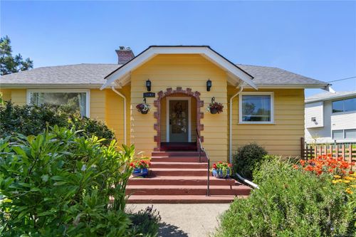3242 Cedar Hill Rd, Saanich, BC, V8P3Y3 | Card Image