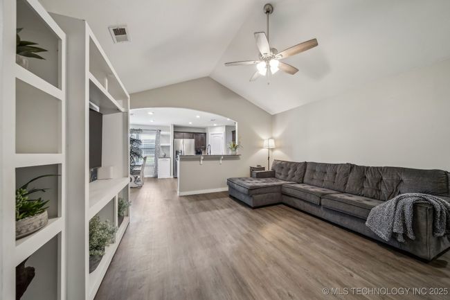 11001 117 Th East Pl, House other with 3 bedrooms, 2 bathrooms and null parking in Owasso OK | Image 7