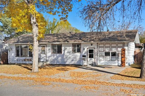 117 3rd St E, Langham, SK, S0K0H8 | Card Image