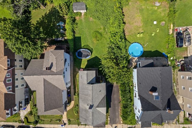 69 West St, Home with 5 bedrooms, 3 bathrooms and 2 parking in New London CT | Image 4