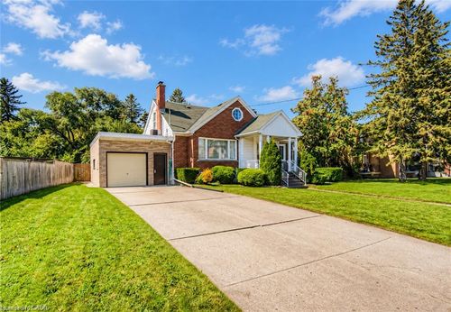 157 Kipling Ave, Kitchener, ON, N2C2B8 | Card Image