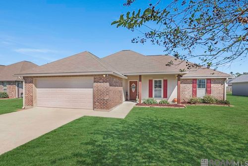 9277 Yellowfin Dr, Denham Springs, LA, 70726-3155 | Card Image