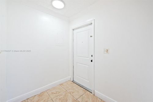 apt-j1-130 Sw 108th Ave, Miami, FL, 33174-1438 | Card Image