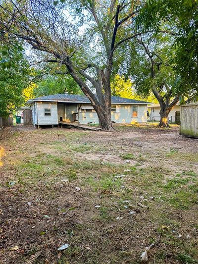 1103 N Howeth Street, House other with 2 bedrooms, 2 bathrooms and null parking in Gainesville TX | Image 3