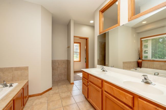 2128 Kelly Cir, House other with 5 bedrooms, 4 bathrooms and null parking in Shakopee MN | Image 15
