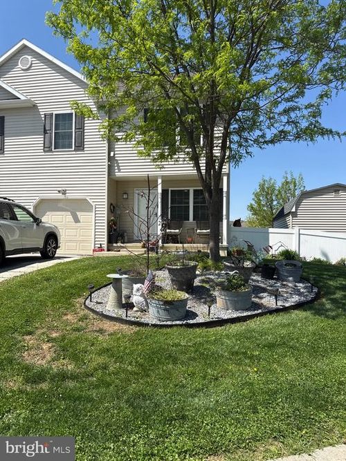 2 Creekside Dr, WRIGHTSVILLE, PA, 17368-9245 | Card Image