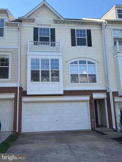 8242 Glade Bank Dr, MANASSAS, VA, 20111-5237 | Card Image