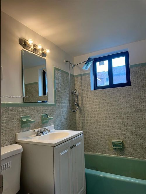 apt-s215-3242 Mary St, Coconut Grove, FL, 33133-5296 | Card Image