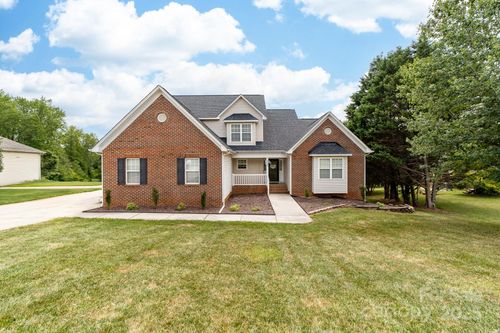 221 Deerfield Dr, Mount Holly, NC, 28120-1186 | Card Image
