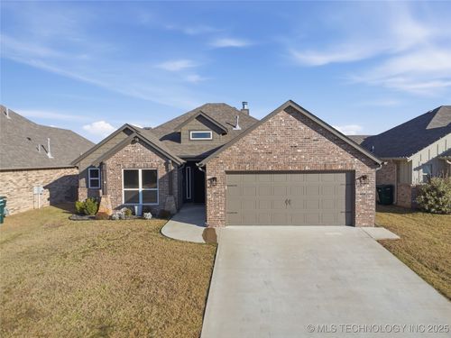 5113 S Walnut Creek Dr, Sand Springs, OK, 74063-3392 | Card Image
