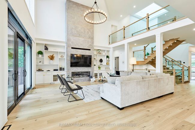 35 Heber Down Cres, House other with 5 bedrooms, 5 bathrooms and 6 parking in Whitby ON | Image 4
