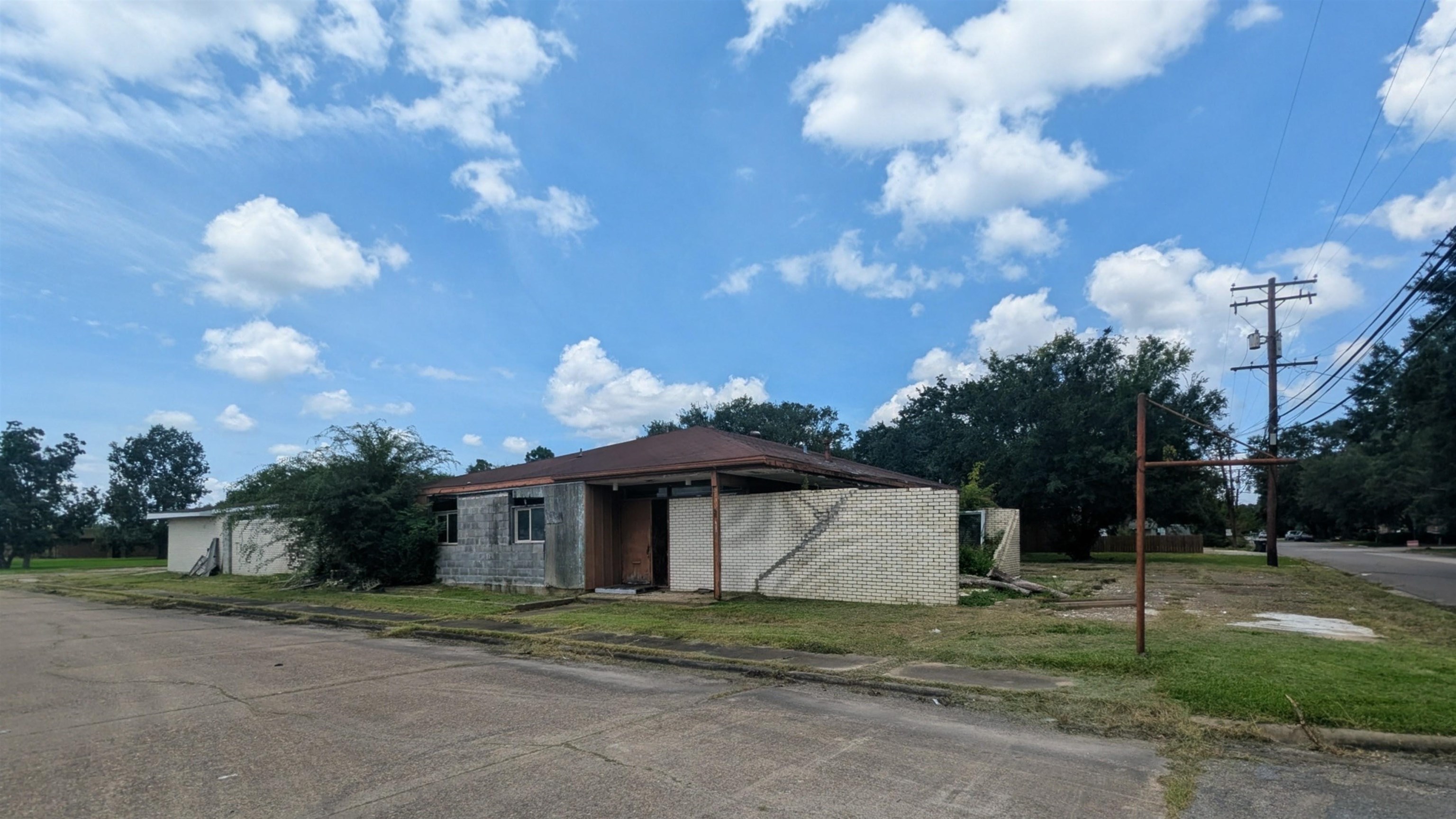 3700 Doctors Dr, Port Arthur, TX 77642