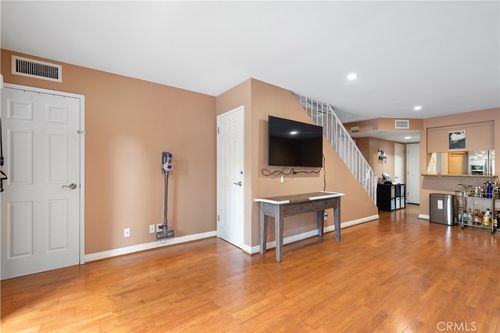 102-15215 Magnolia Blvd, Sherman Oaks, CA, 91423-1618 | Card Image